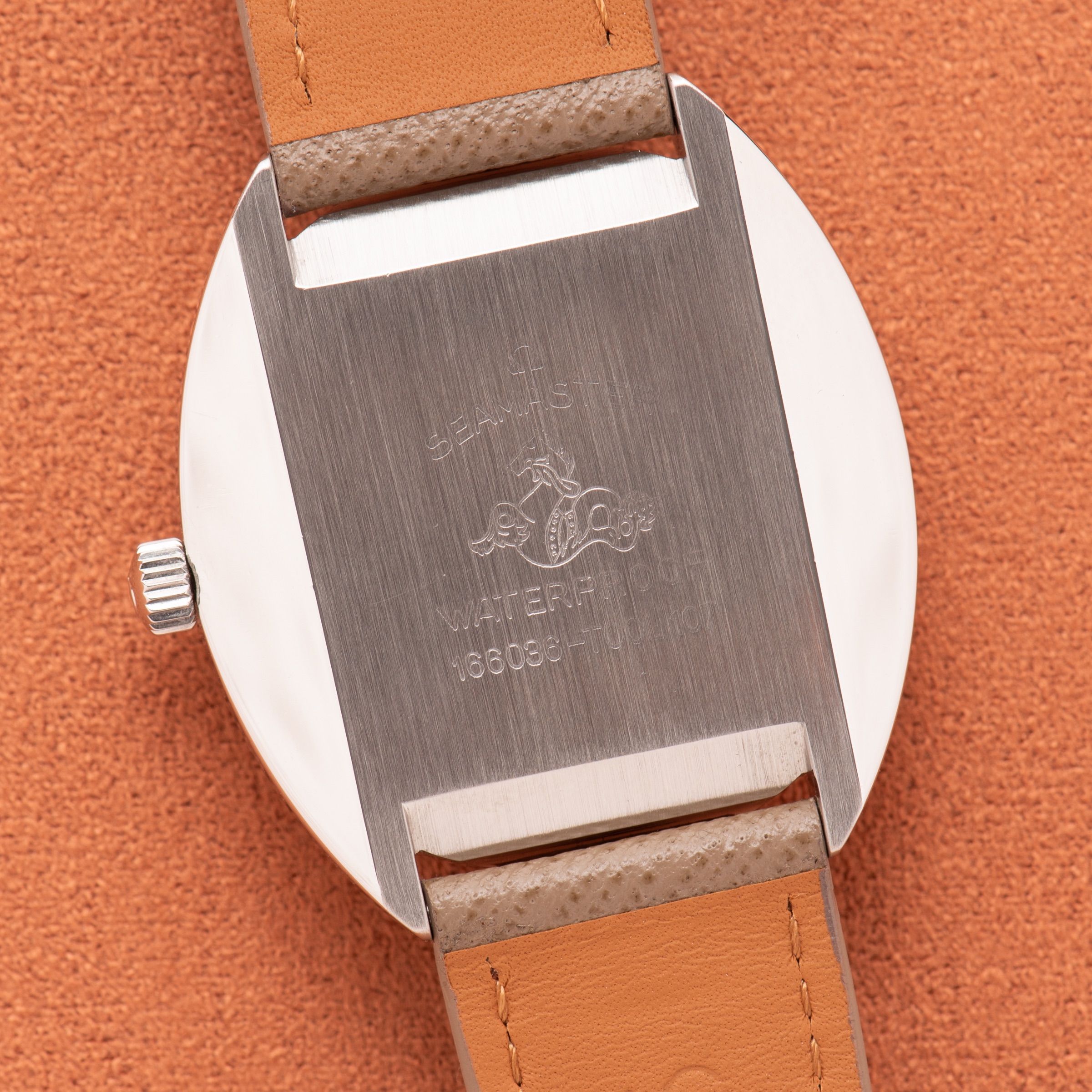 Vue de Omega Seamaster Cosmic — cadran crème — Réf. 166.036 — 1968